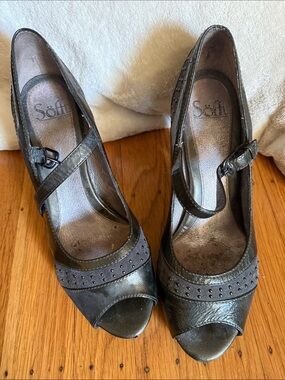 Sofft  Dark Gray/Pewter Peep-Toe Mary Jane Heels 8M
